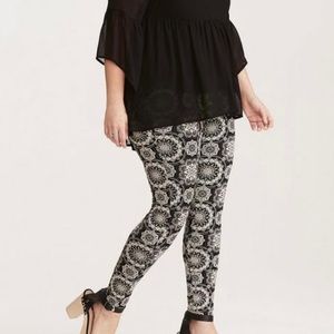 Torrid Medallion Floral Print Full Length Leggings Black Ivory Cream White Sz 1X